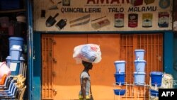 Scène au marché central de Kinshasa, RDC, 7 aout 2016.
