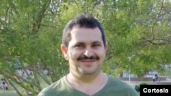 Antônio Avelino da Silva, director do DX Clube Sem Fronteiras em Caruaru, Pernambuco, Brasil