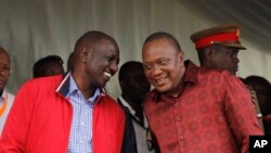  Uhuru Kenyatta (à droite) avec son vice-président William Ruto, Mombasa, Kenya, le 30 mai 2017. 