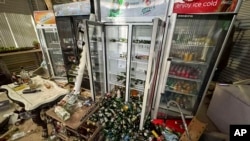 El interior de un edificio dañado en Port Vila, Vanuatu, tras un potente terremoto el martes 17 de diciembre de 2024.