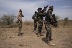 FILE - A U.S. special forces soldier trains Nigerian soldiers during Flintlock 2016, a U.S.-led international training exercise with African militaries in Thies, Senegal, Feb. 11, 2016.