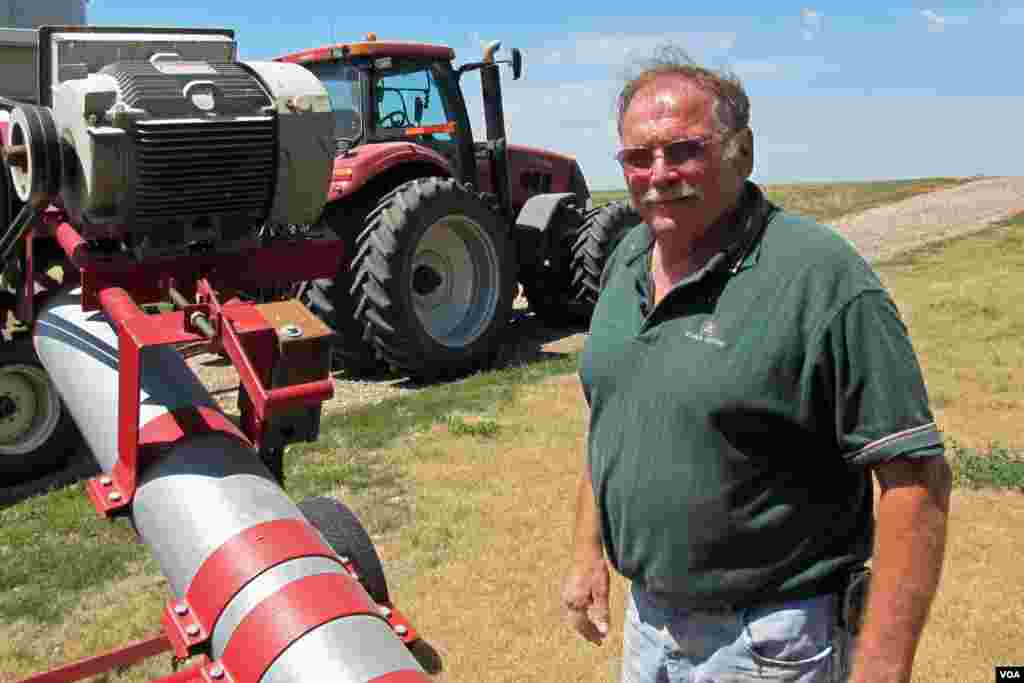 Bill Tentinger raises pigs in Le Mars, Iowa. (Steve Baragona/VOA)