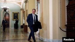 El exsenador republicano Jeff Flake, del estado de Arizona, es uno de los que ha decidido respaldar al demócrata Joe Biden.