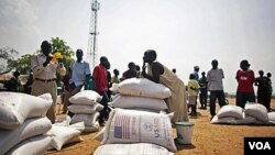Alhazai sun taru kusa da birnin Makka mai tsari a Saudiya ranar Litinin 15 ga watan Oktoba shekarar 2013.