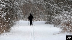 美国中西部滑雪爱好者抓住天降大雪好时机