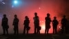 Policija raspoređena oko Bele kuće za vreme demonstracija zbog ubistva Džordža Flojda, 31. maja 2020. (Foto: AFP)