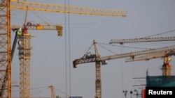 北京一處建築工地林立的塔吊。 （2021年1月13日）