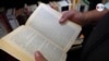 Libros abandonados por diáspora venezolana
