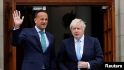 Pemimpin Irlandia Leo Varadkar dan Perdana Menteri Inggris Boris Johnson di Dublin, Irlandia, 9 September 2019.