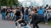 En Minsk detienen a manifestantes que se opusieron a la exclusión de candidatos opositores a las elecciones presidenciales el 14 de julio de 2020.