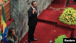 Perdana Menteri Ethiopia Abiy Ahmed diambil sumpah jabatannya di gedung Parlemen di Addis Ababa, Ethiopia, 4 Oktober 2021. (REUTERS/Tiksa Negeri)