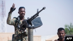 Wanajeshi wa Sudan wakiwa kwenye uwanja wa vita kwenye jimbo la Northern State, karibu na mji wa Karima. Mei 19, 2024.