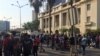 Pessoas à espera do julgamento de activistas em Luanda, 26 outubro 2020