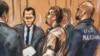 El ex presidente hondureño Juan Orlando Hernández es convocado con sus abogados para una charla paralela por el juez de distrito estadounidense Kevin Castel en el tribunal federal de Manhattan en Nueva York, Estados Unidos, el 23 de enero de 2024.