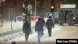 愛沙尼亞媒體公佈的2月10日與俄羅斯間諜交換畫面，在愛沙尼亞一側拍攝。（美國之音白樺） 