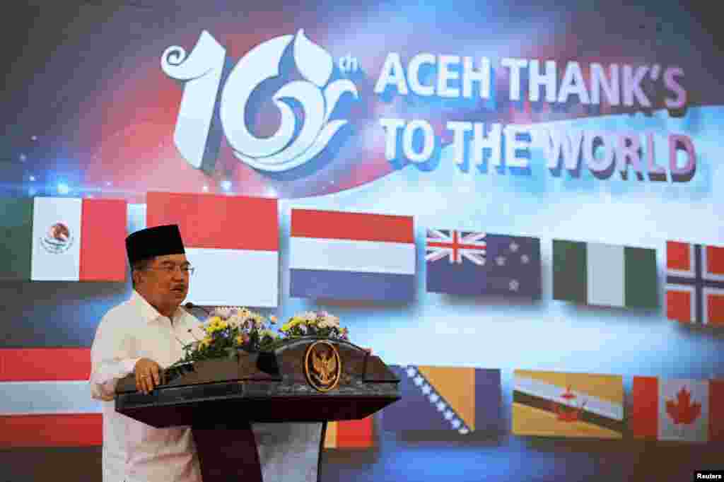 Indonesia's Vice President Jusuf Kalla delivers a speech during a ceremony to commemorate 10th anniversary of the 2004 tsunami in Banda Aceh December 26, 2014. Survivors of Asia's 2004 tsunami and relatives of its 226,000 victims cried and prayed as they